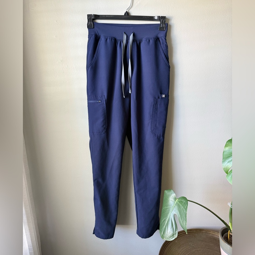 FIGS Yola Navy Scrub Pants – Size Small Tall